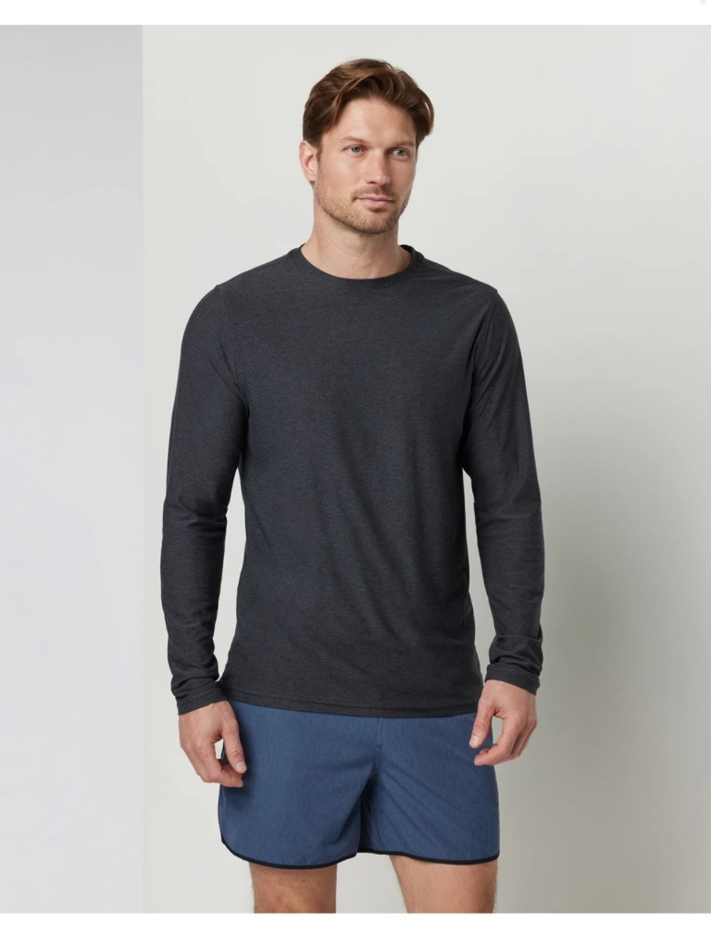 Vuori Men's Strato Tech Long Sleeve Crew Tshirt